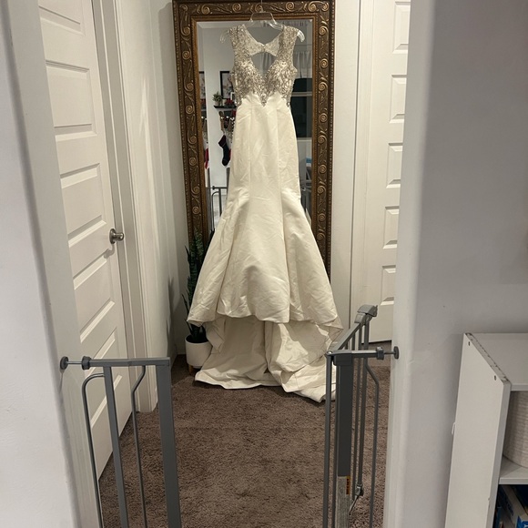 Allure Bridals wedding dress fit and flare satin mermaid style Ivory 4 - Picture 15 of 17